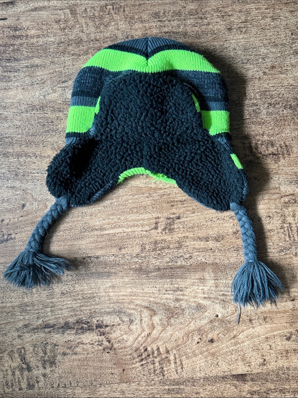Kids Green and Gray Striped Sherpa Lined Winter Hat size 8